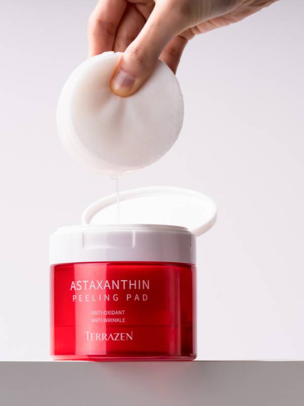 exfoliating pads; anti-aging skincare; astaxanthin pads; antioxidant skincare; wrinkle-reducing pads