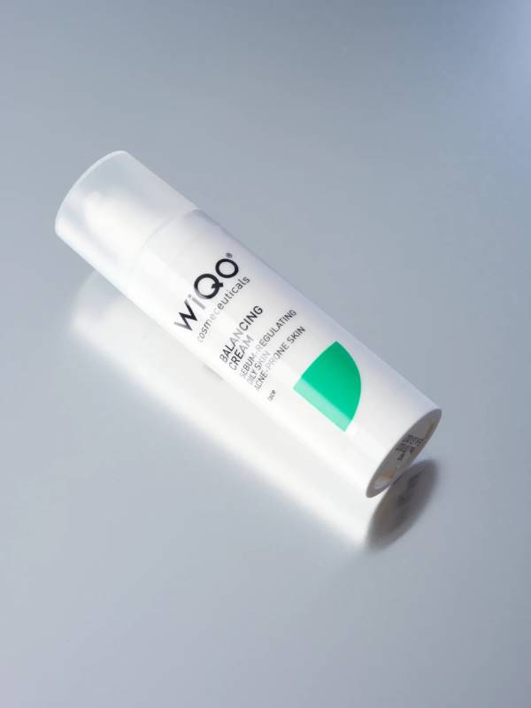 akne karşıtı krem, sebum kontrol kremi, wiqo akne kremi, gözenek küçültücü dermokozmetik, dermatolog önerisi, akneli ciltler için krem, akneli ciltler için gözenek küçültücü krem